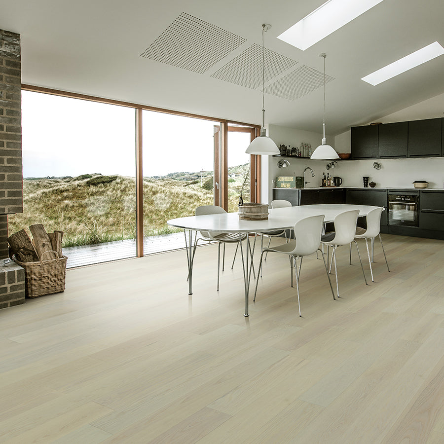 Cozy Oak Hardwood Flooring - Image 2
